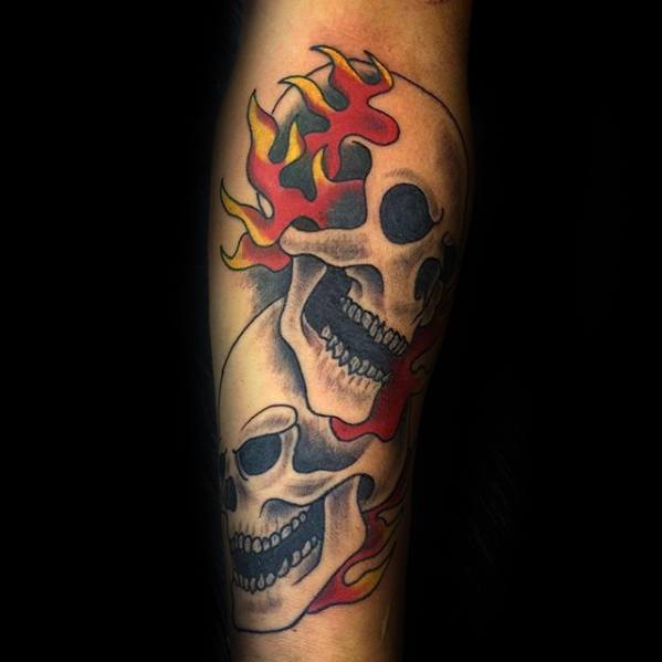 tatuaje calavera fuego 84
