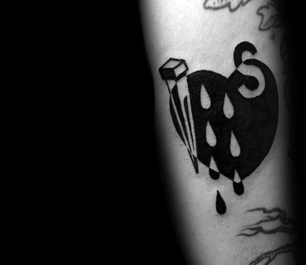 tatuaje corazon llorando 66