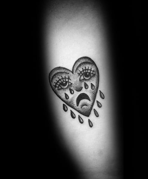 tatuaje corazon llorando 98