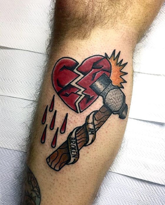 40 Tatuajes de corazones partidos o rotos (y el significado)