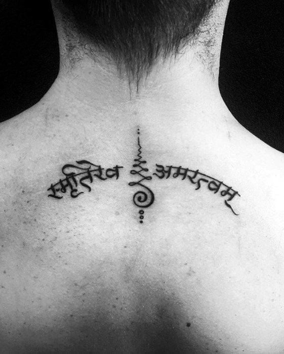 tatuaje en sanscrito 60