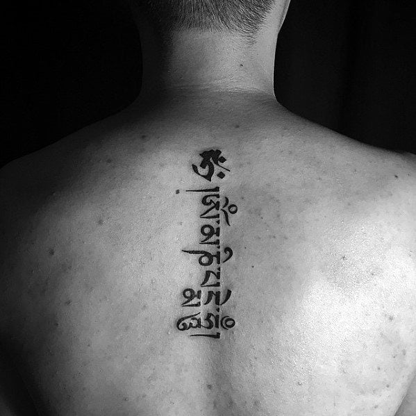 tatuaje en sanscrito 90