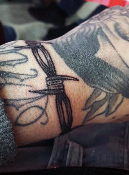 tatuaje alambre puas espino 93