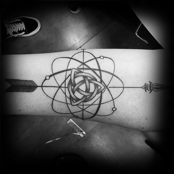 tatuaje atomo 113