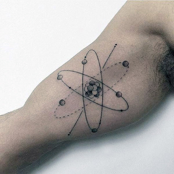tatuaje atomo 121