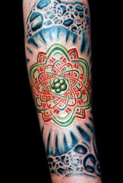 tatuaje atomo 53