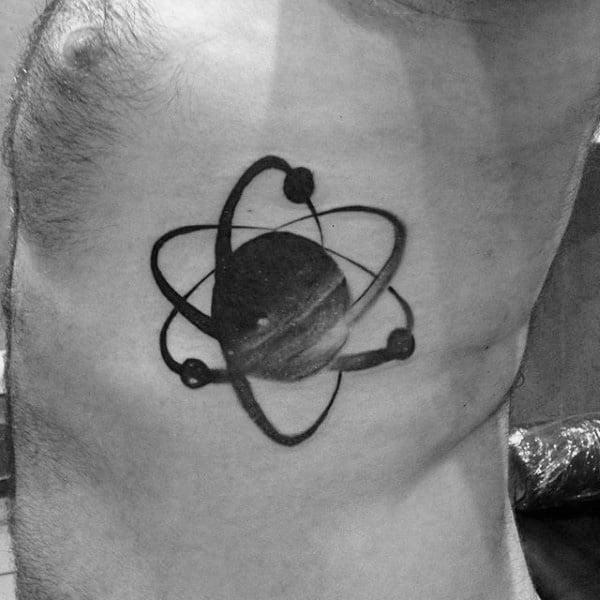 tatuaje atomo 81