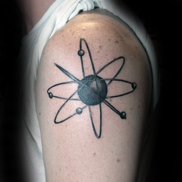 tatuaje atomo 89