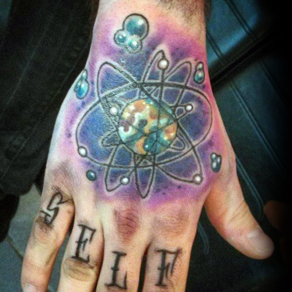 tatuaje atomo 93