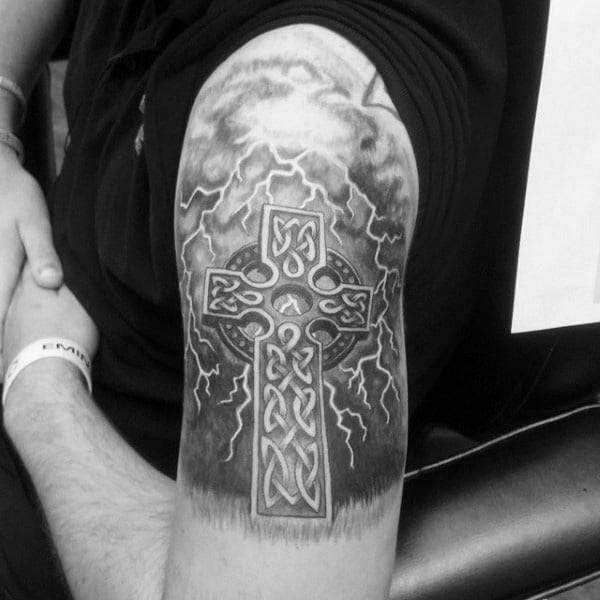 tatuaje cruz celta 141