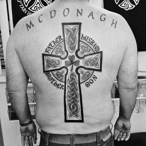 tatuaje cruz celta 173