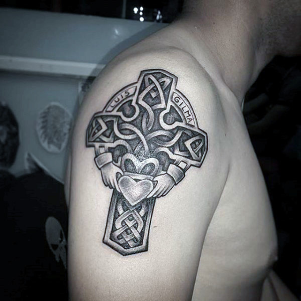 tatuaje cruz celta 21