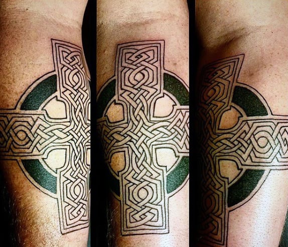 tatuaje cruz celta 25