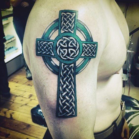 tatuaje cruz celta 353