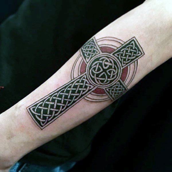 tatuaje cruz celta 357