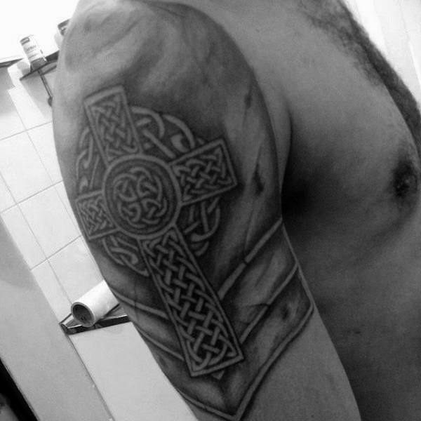 tatuaje cruz celta 49