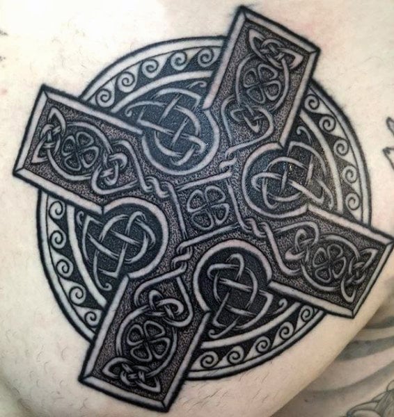 tatuaje cruz celta 65