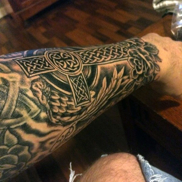 tatuaje cruz celta 69
