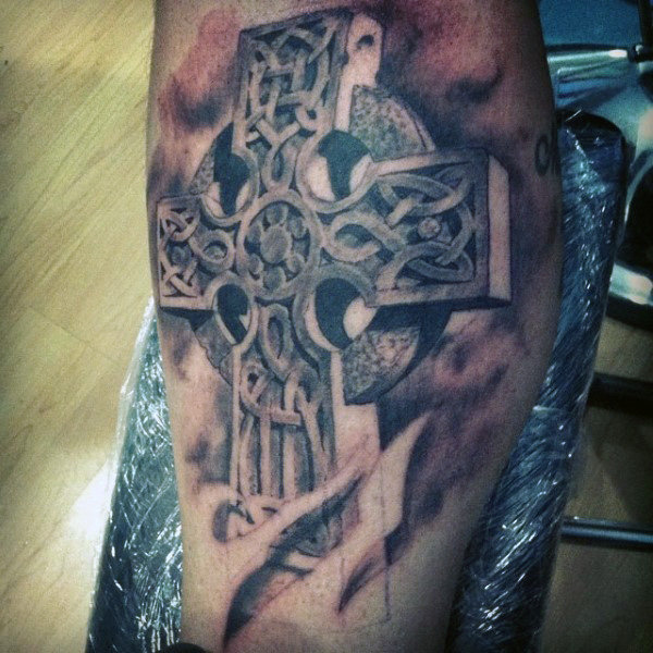 tatuaje cruz celta 77