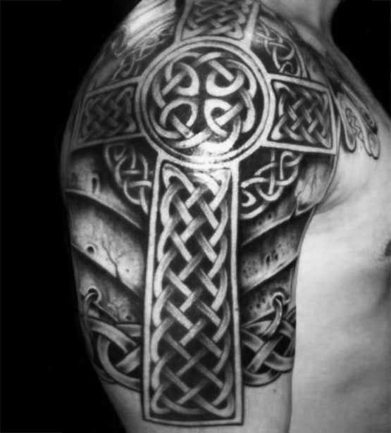 tatuaje cruz celta 89