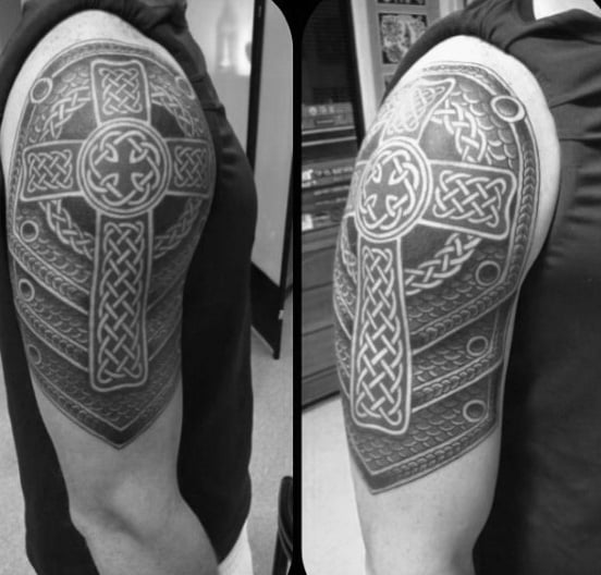tatuaje cruz celta 93