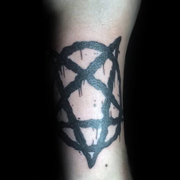 tatuaje estrella pentagrama 05