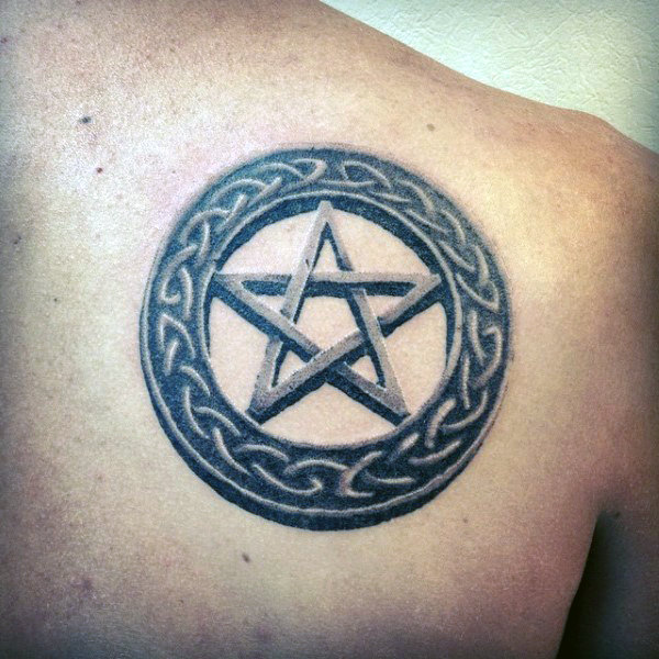 tatuaje estrella pentagrama 129