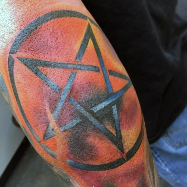 tatuaje estrella pentagrama 137