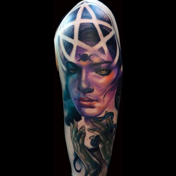 tatuaje estrella pentagrama 157