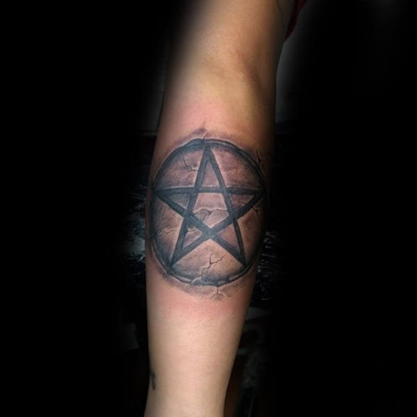 tatuaje estrella pentagrama 17