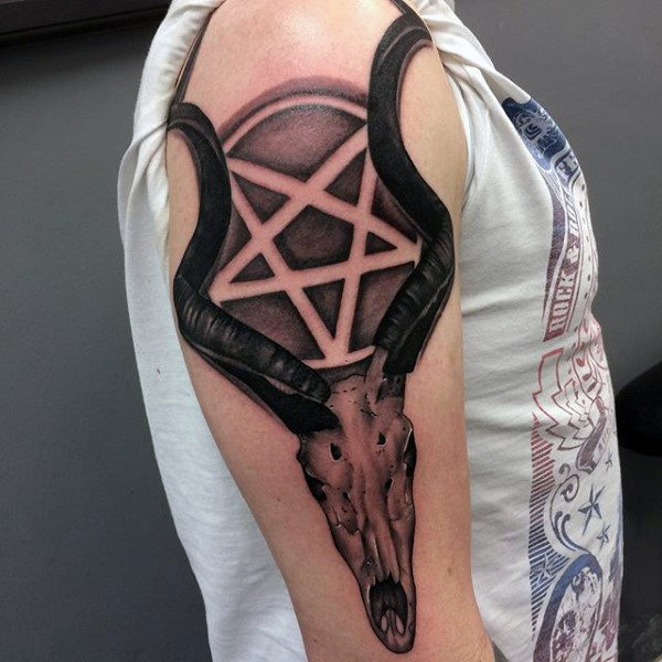 tatuaje estrella pentagrama 37