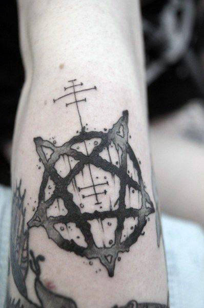 tatuaje estrella pentagrama 85