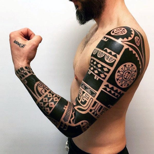 80 Tatuajes tribales en el BRAZO (Con el significado)