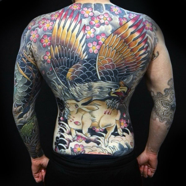 tatuaje aguila espalda 82
