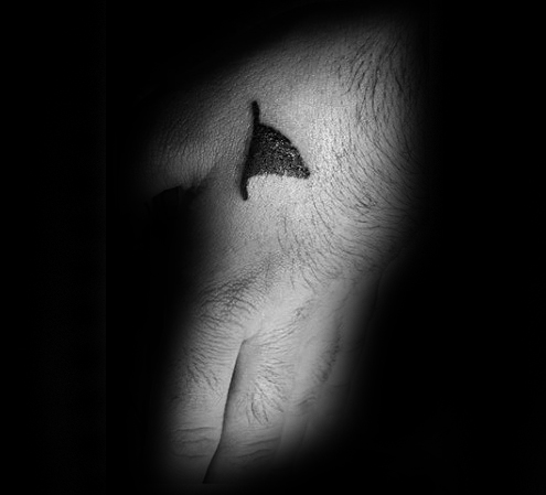 tatuaje aleta tiburon 02