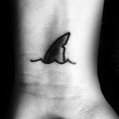 tatuaje aleta tiburon 26