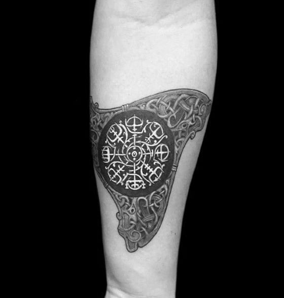 tatuaje brujula vikinga vegvisir 118