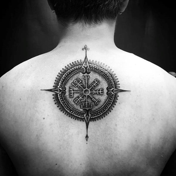 tatuaje brujula vikinga vegvisir 22