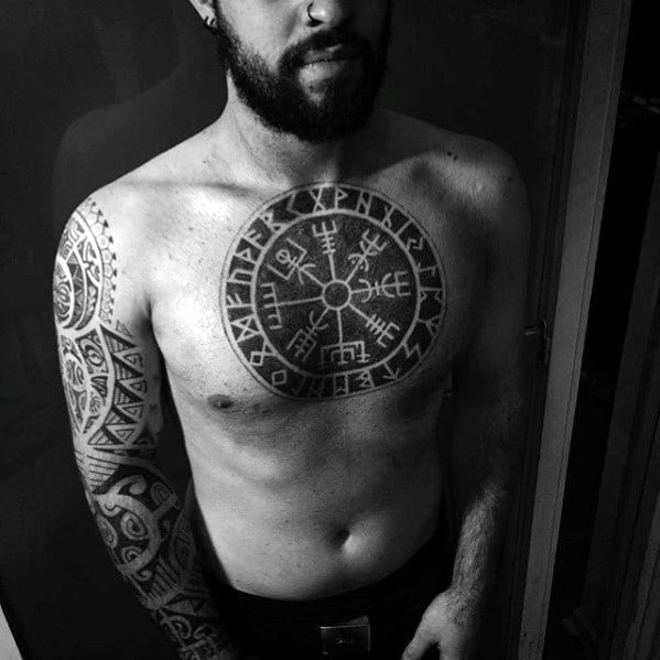 tatuaje brujula vikinga vegvisir 32