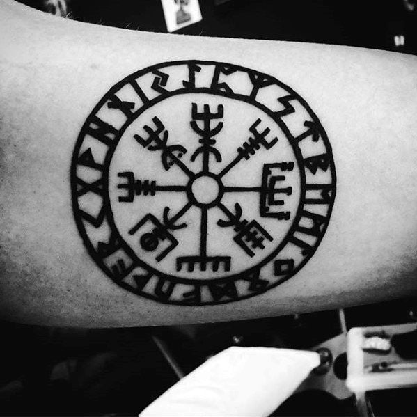 75 Tatuajes de VEGVÍSIR, la brújula vikinga (y el significado)