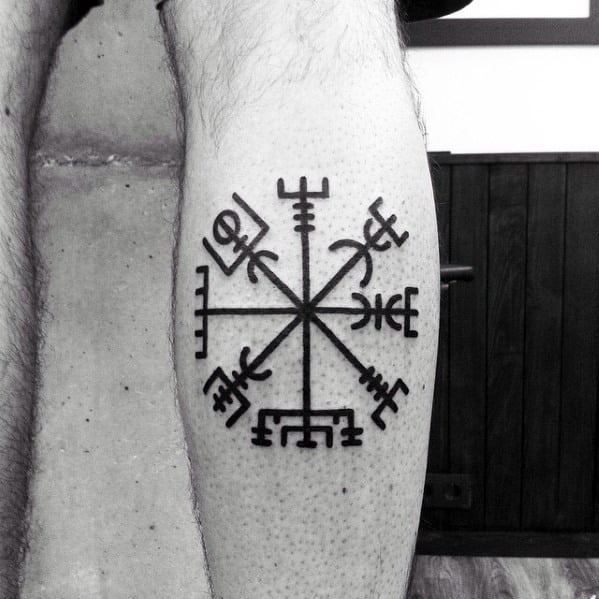 tatuaje brujula vikinga vegvisir 56