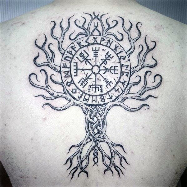 tatuaje brujula vikinga vegvisir 76