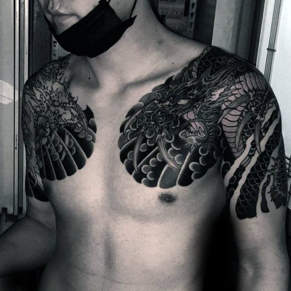 tatuaje dragon hombro 70