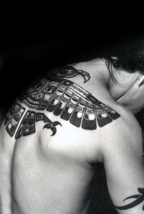 tatuaje pajaro tribal 50