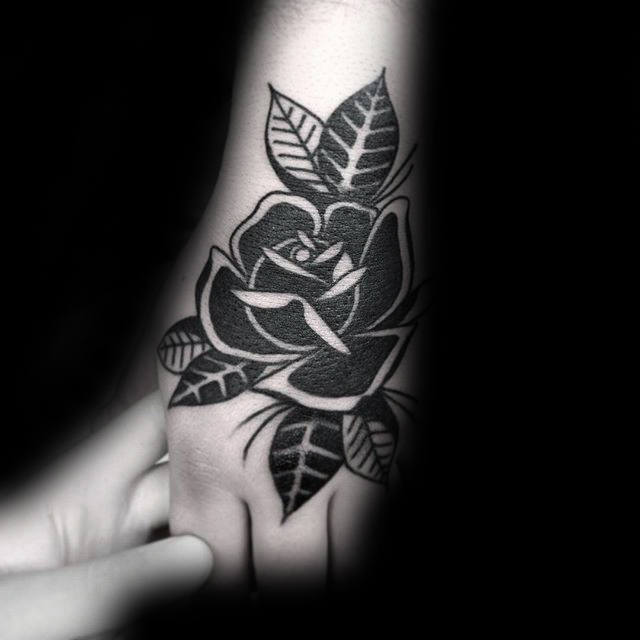 tatuaje rosa negra 67