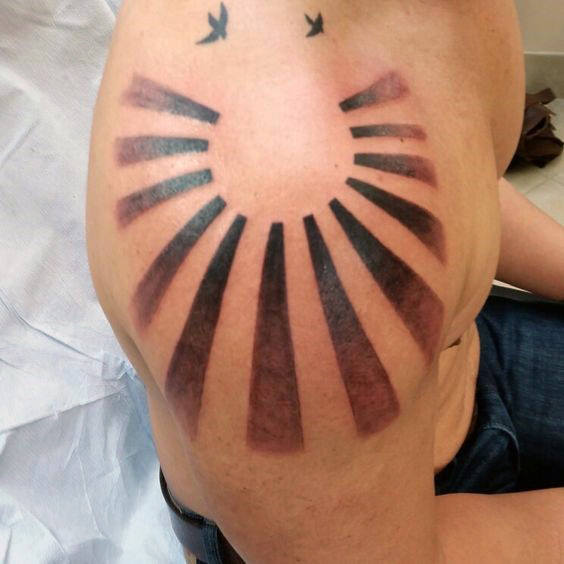 tatuaje sol naciente 142
