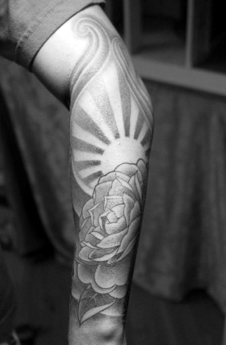 tatuaje sol naciente 40