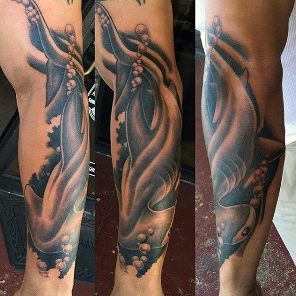 tatuaje tiburon martillo 136