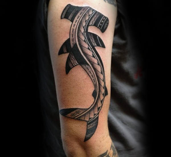 tatuaje tiburon martillo 178