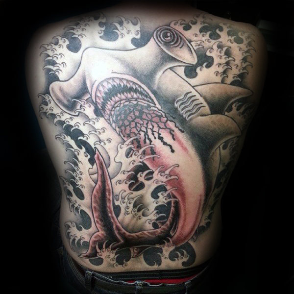 tatuaje tiburon martillo 22